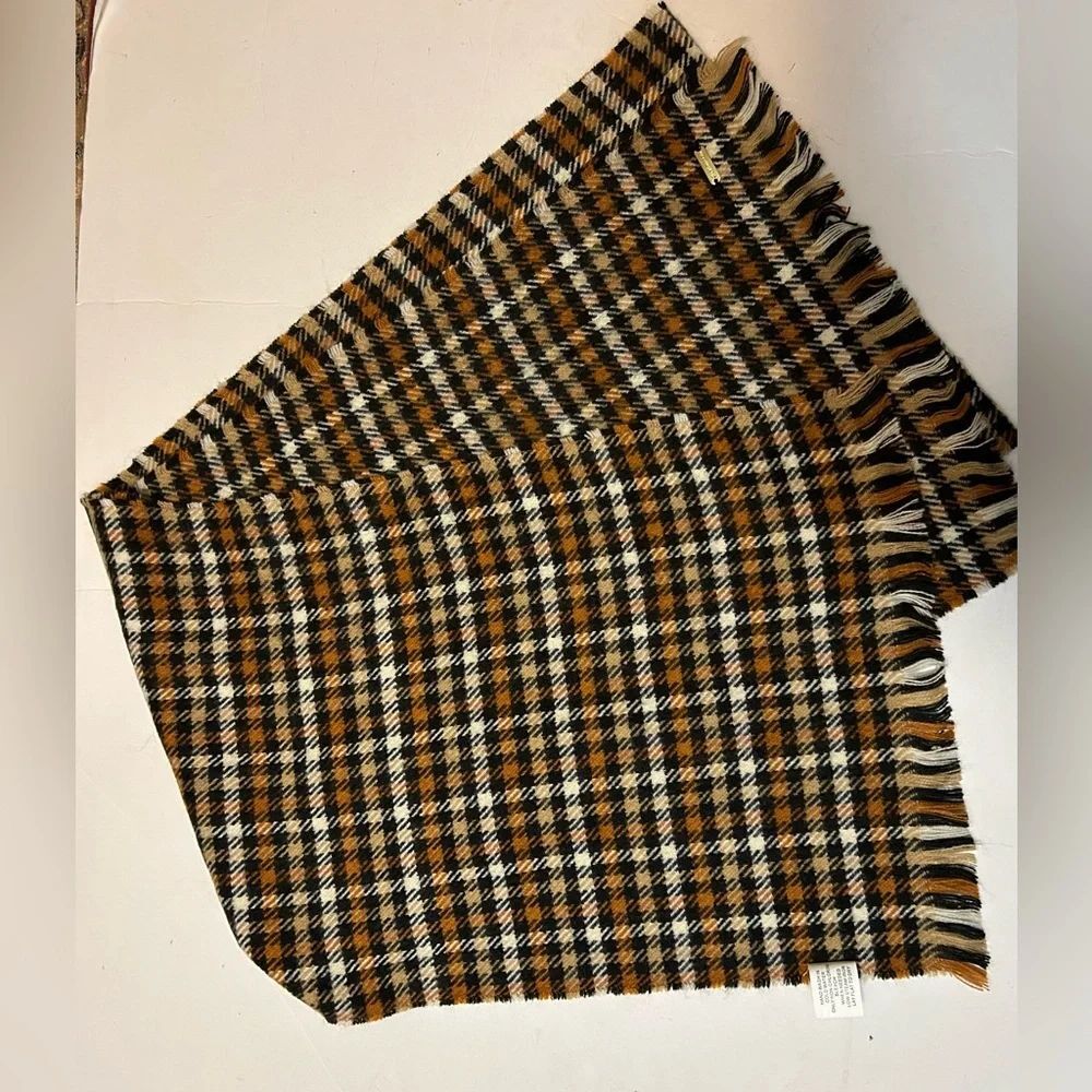 Steve Madden acrylic scarf